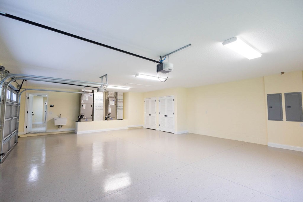 Rolling Hills Ranch garage