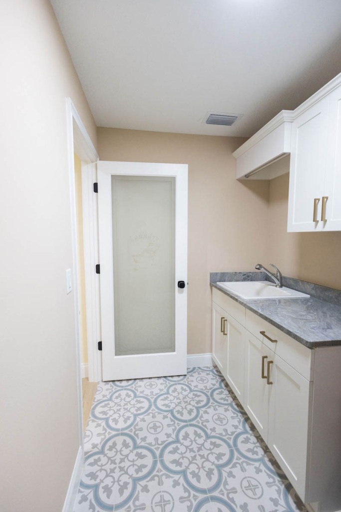 Rolling Hills Ranch laundry room