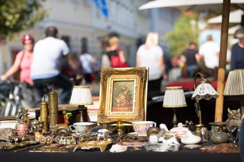 Table of antiques available at a local flea market. 